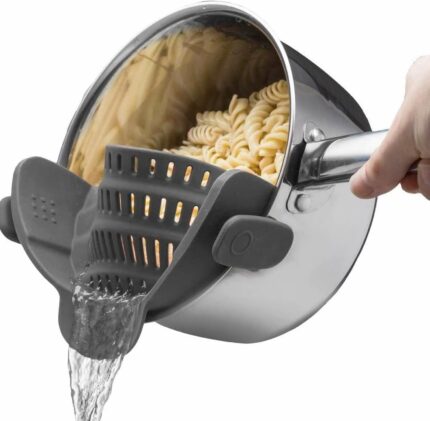 Kitchen Gizmo Snap N' Strain - Silicone Pasta Strainer.